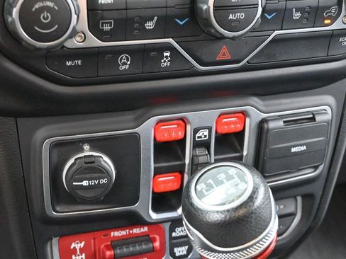 Used 2020 Jeep Gladiator Rubicon AWD/4WD image 25