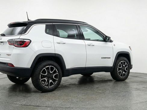 Used 2025 Jeep Compass Trailhawk image 9
