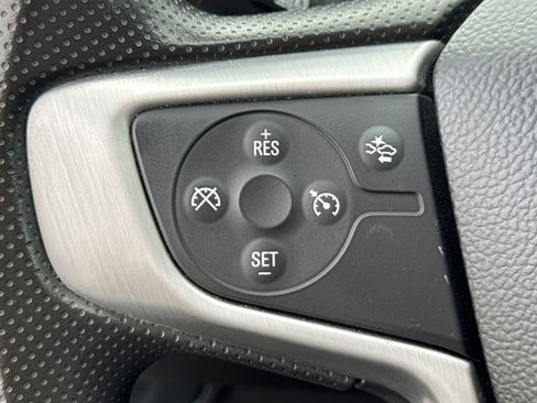 Used 2024 GMC Terrain SLE image 31