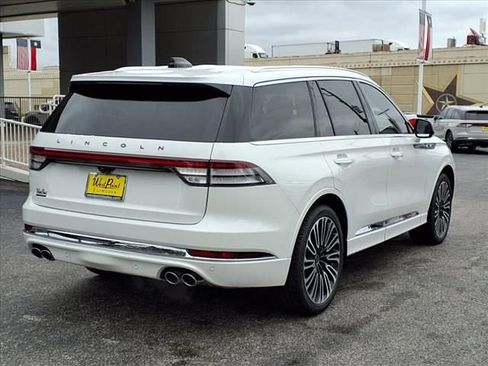 New 2025 Lincoln Aviator Black Label AWD/4WD image 2