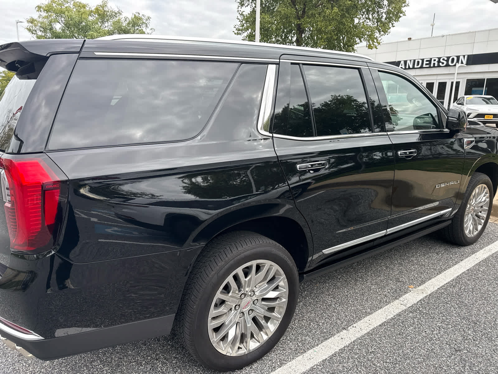 Used 2026 GMC Yukon Denali w/ Sun & Power Step Package AWD/4WD image 3