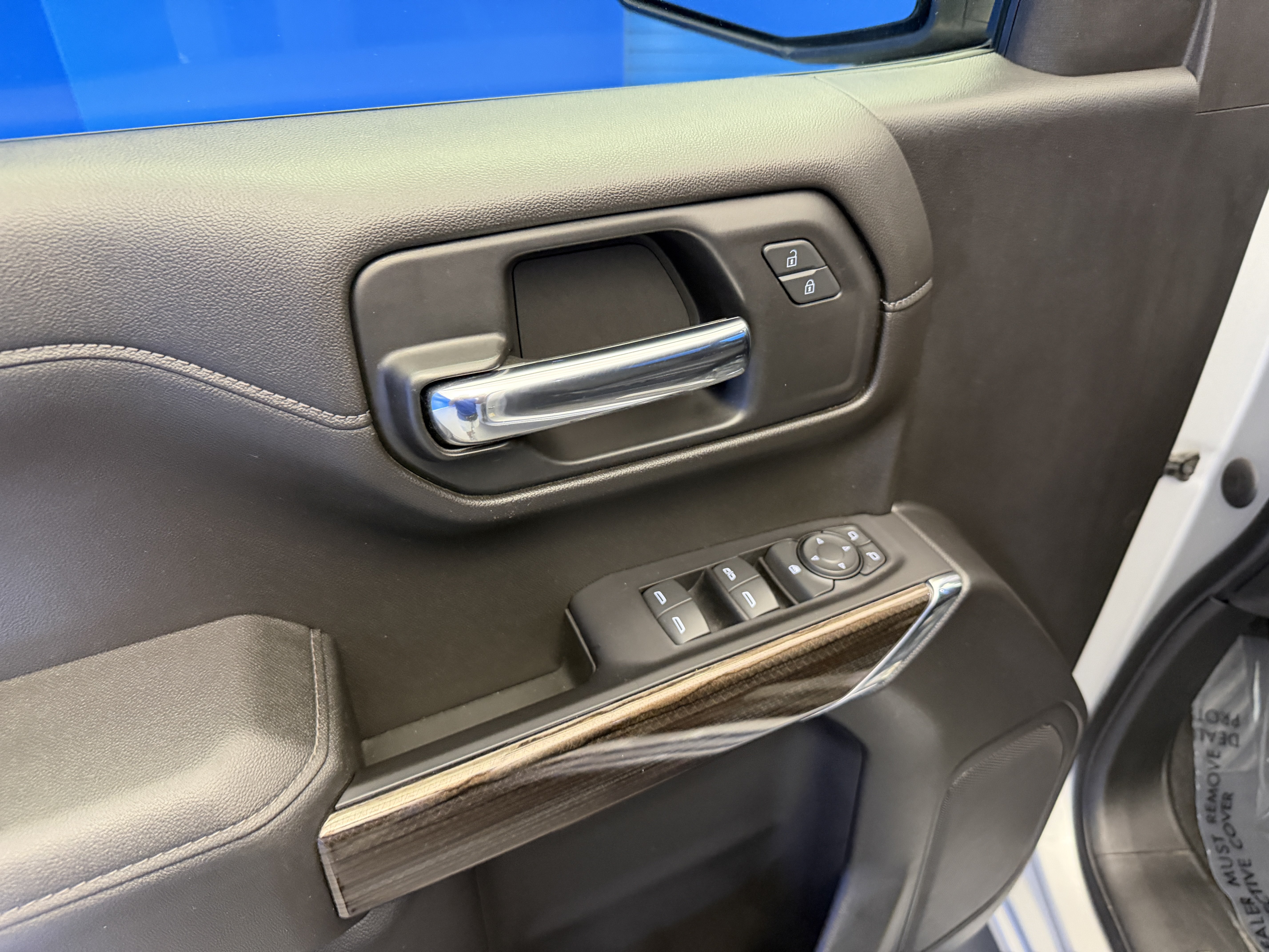 Used 2022 Chevrolet Silverado 1500 LT AWD/4WD image 10