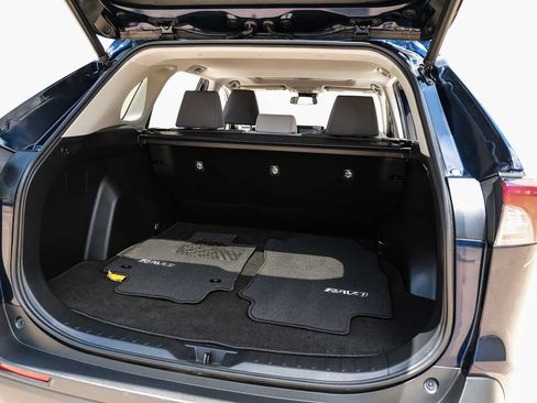 Used 2020 Toyota RAV4 XLE w/ Convenience Package FWD image 49