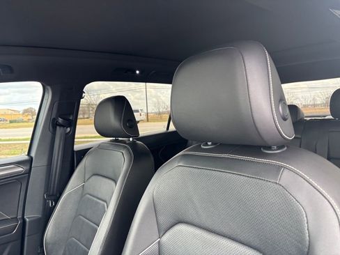 Used 2022 Volkswagen Tiguan SEL R-Line image 12