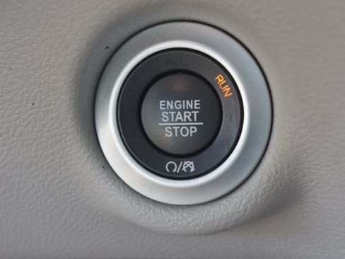 Used 2024 Chrysler Pacifica Touring-L FWD image 29