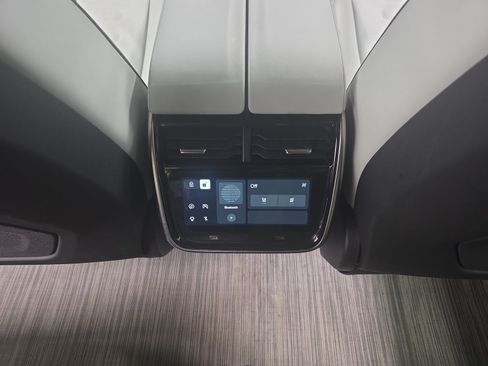 Used 2023 Rivian R1S Adventure AWD/4WD image 30
