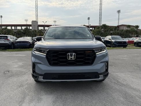 Used 2025 Honda Pilot TrailSport image 3