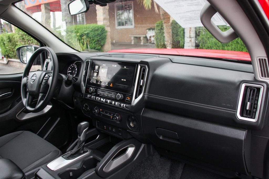 Used 2025 Nissan Frontier SV AWD/4WD image 31