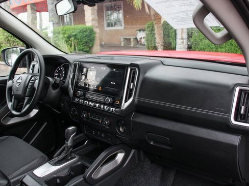 Used 2025 Nissan Frontier SV AWD/4WD image 31