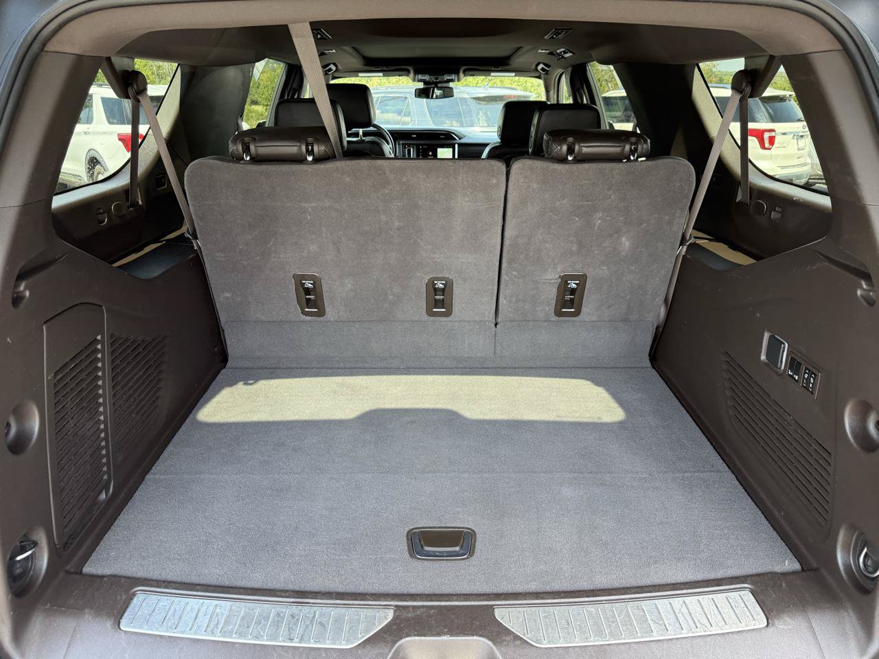Used 2023 GMC Yukon XL Denali AWD/4WD image 18