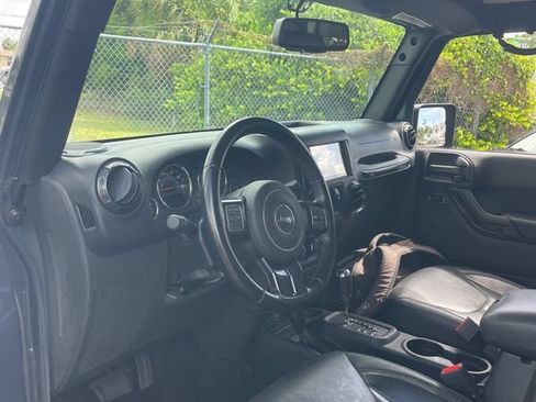 Used 2017 Jeep Wrangler Unlimited Sahara AWD/4WD image 7