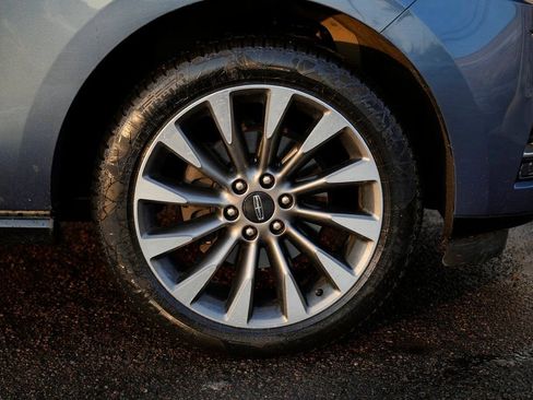 Used 2019 Lincoln Navigator Select image 12