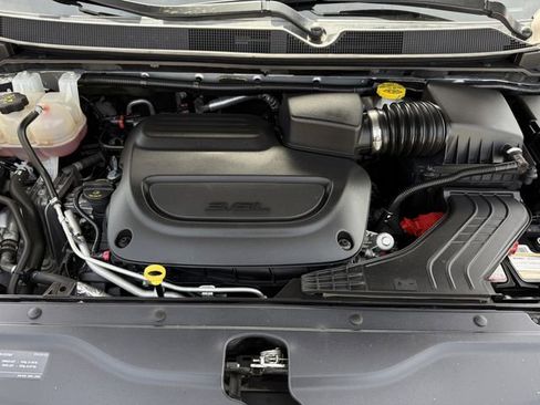 Used 2023 Chrysler Voyager LX image 30