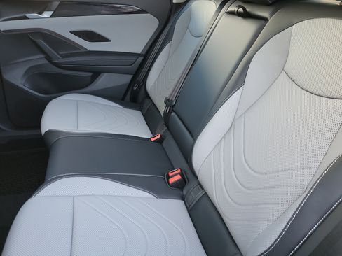 New 2025 Volkswagen Tiguan SE AWD/4WD image 19