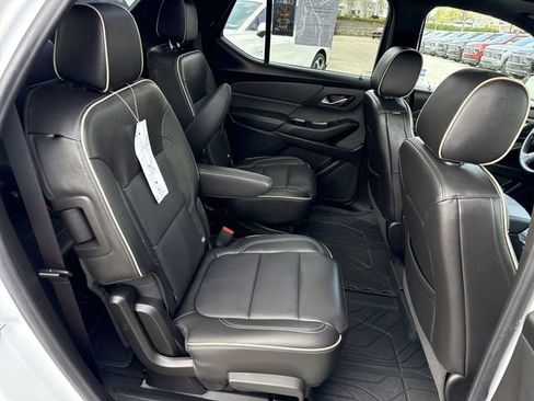 Used 2023 Chevrolet Traverse Premier image 31