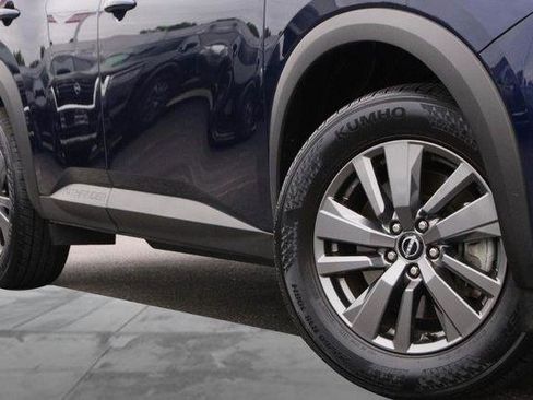 Used 2025 Nissan Pathfinder SV FWD image 3