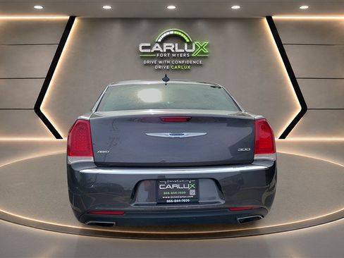 Used 2018 Chrysler 300 Touring L AWD/4WD image 5