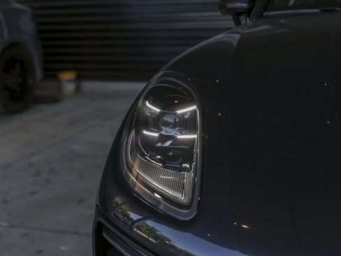 Certified 2026 Porsche Macan AWD/4WD image 11