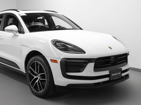 Used 2023 Porsche Macan image 9