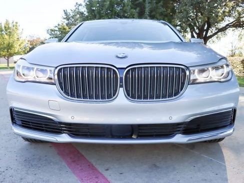 Used 2019 BMW 740i w/ Executive Package image 2