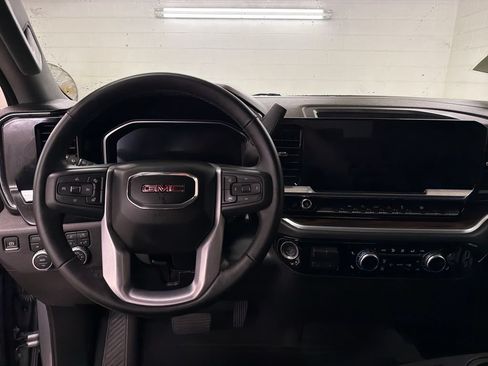 Used 2026 GMC Sierra 1500 SLT AWD/4WD image 10