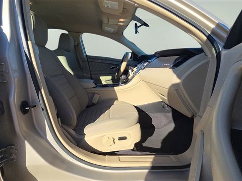 Used 2018 Ford Taurus SE image 13