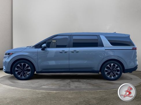 Used 2024 Kia Carnival EX FWD image 4