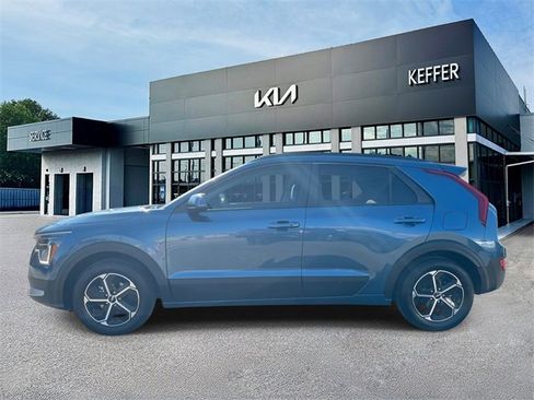 Certified 2025 Kia Niro EX image 5