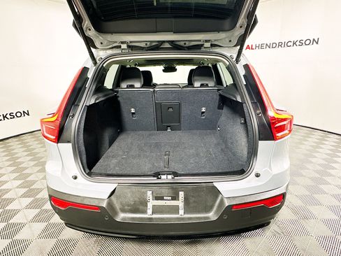 Used 2024 Volvo XC40 B5 Plus w/ Climate Package image 31