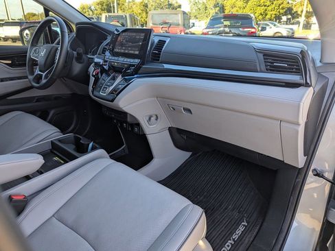 Used 2024 Honda Odyssey Elite image 10