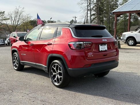 Used 2025 Jeep Compass Limited AWD/4WD image 5