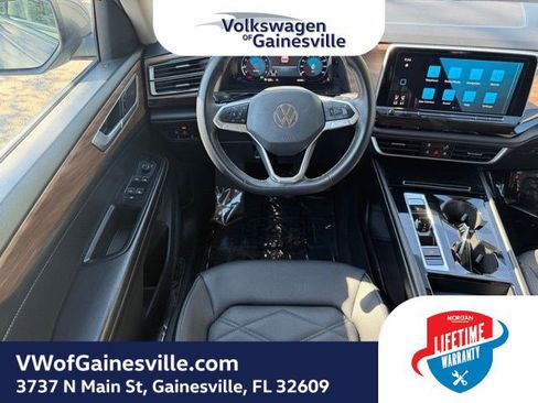 Certified 2024 Volkswagen Atlas SE FWD image 17