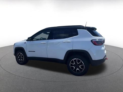 Used 2025 Jeep Compass Trailhawk AWD/4WD image 9