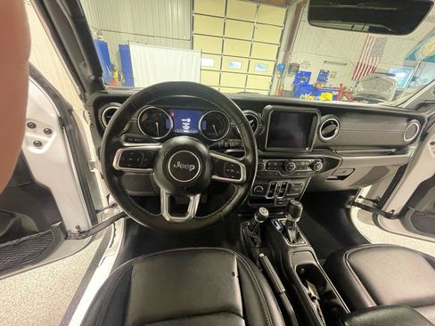 Used 2023 Jeep Wrangler Unlimited Sahara w/ Cold Weather Group AWD/4WD image 17