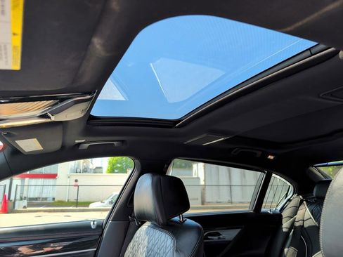 Used 2018 BMW 750i xDrive image 27