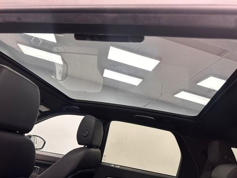 Used 2018 Land Rover Discovery Sport HSE image 38