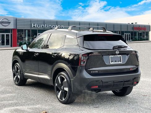 Certified 2025 Nissan Kicks SR w/ Illumination Package image 8