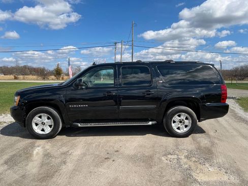 Used 2011 Chevrolet Suburban LT image 18
