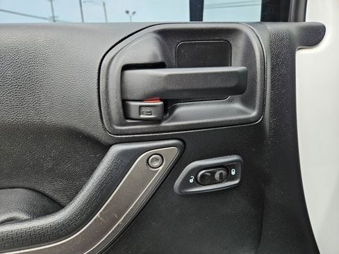 Used 2013 Jeep Wrangler Unlimited Sport image 15