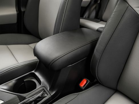 Used 2015 Toyota RAV4 Limited FWD image 37