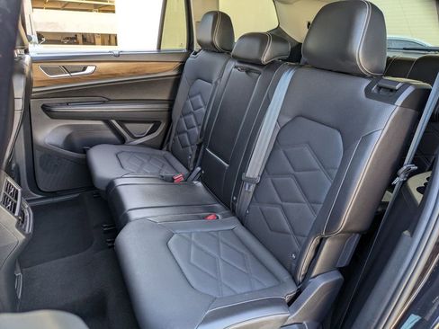 Used 2024 Volkswagen Atlas SE image 24