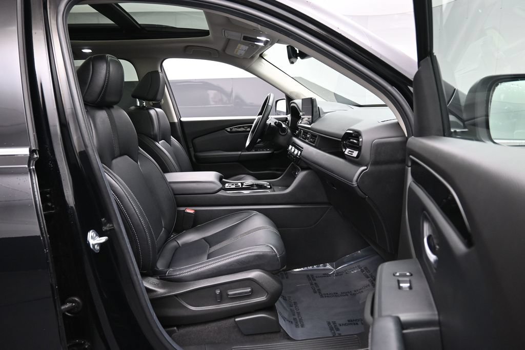 Used 2025 Honda Pilot Touring image 23