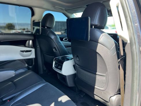 Used 2024 Kia Carnival SX Prestige FWD image 30