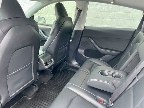 Used 2022 Tesla Model Y Long Range image 30