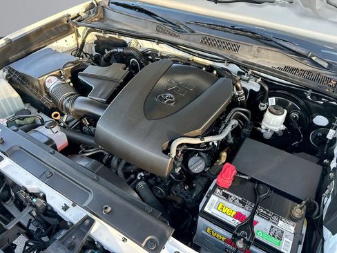 Used 2020 Toyota Tacoma SR5 RWD image 14
