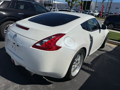 Used 2017 Nissan 370Z Coupe image 8