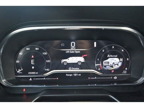 Used 2024 GMC Yukon SLT w/ SLT Premium Package image 16