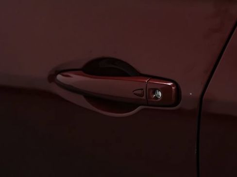 Used 2020 Nissan Kicks SR w/ Exterior Package FWD image 37
