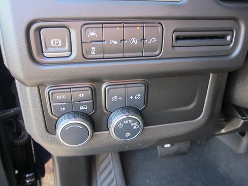 Used 2021 Chevrolet Suburban LS w/ Driver Alert Package AWD/4WD image 9