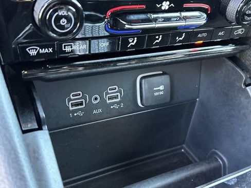 Used 2024 Jeep Grand Cherokee Limited RWD image 28